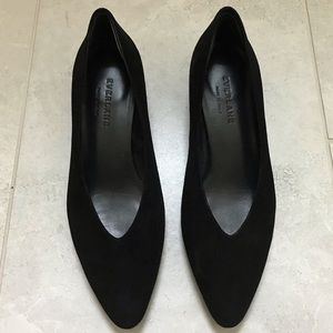 Everlane Black Suede V Heel - Size 7